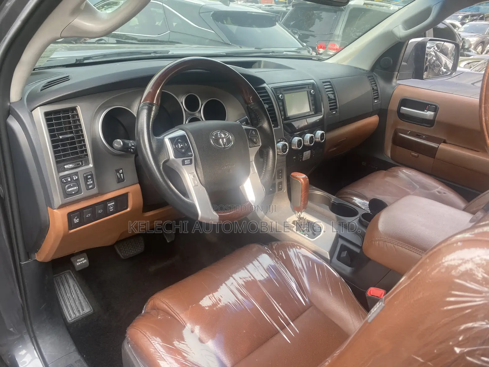 Toyota Sequoia Platinum 4dr SUV (5.7L 8cyl 6A) 2015 Gray