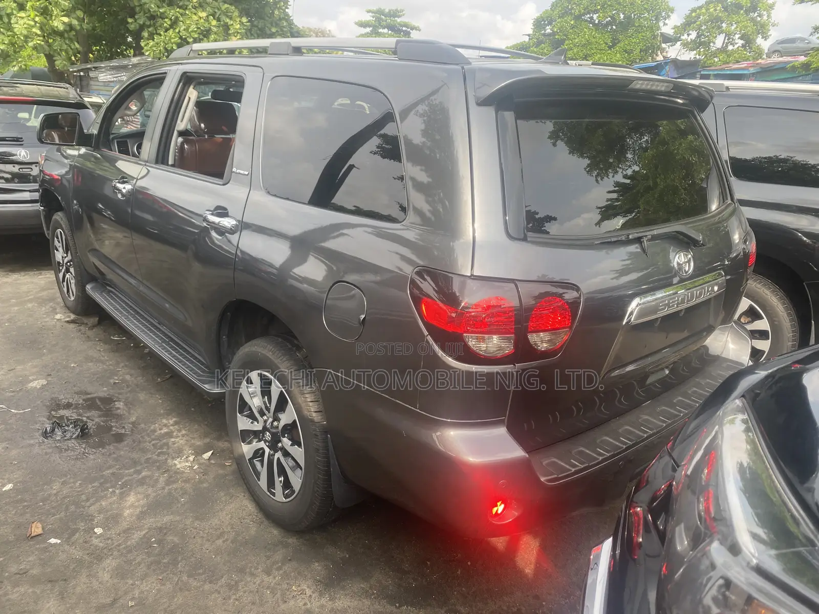 Toyota Sequoia Platinum 4dr SUV (5.7L 8cyl 6A) 2015 Gray