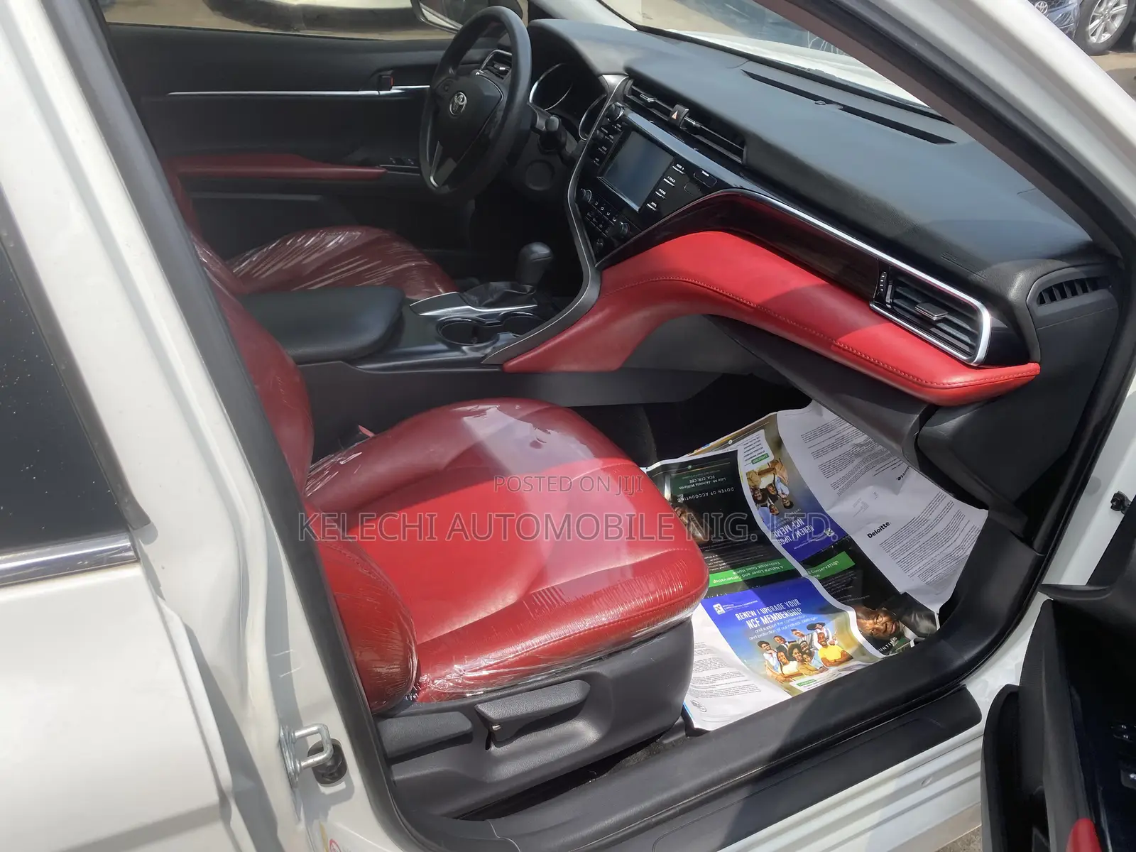 Toyota Camry SE FWD (2.5L 4cyl 8AM) 2018 White