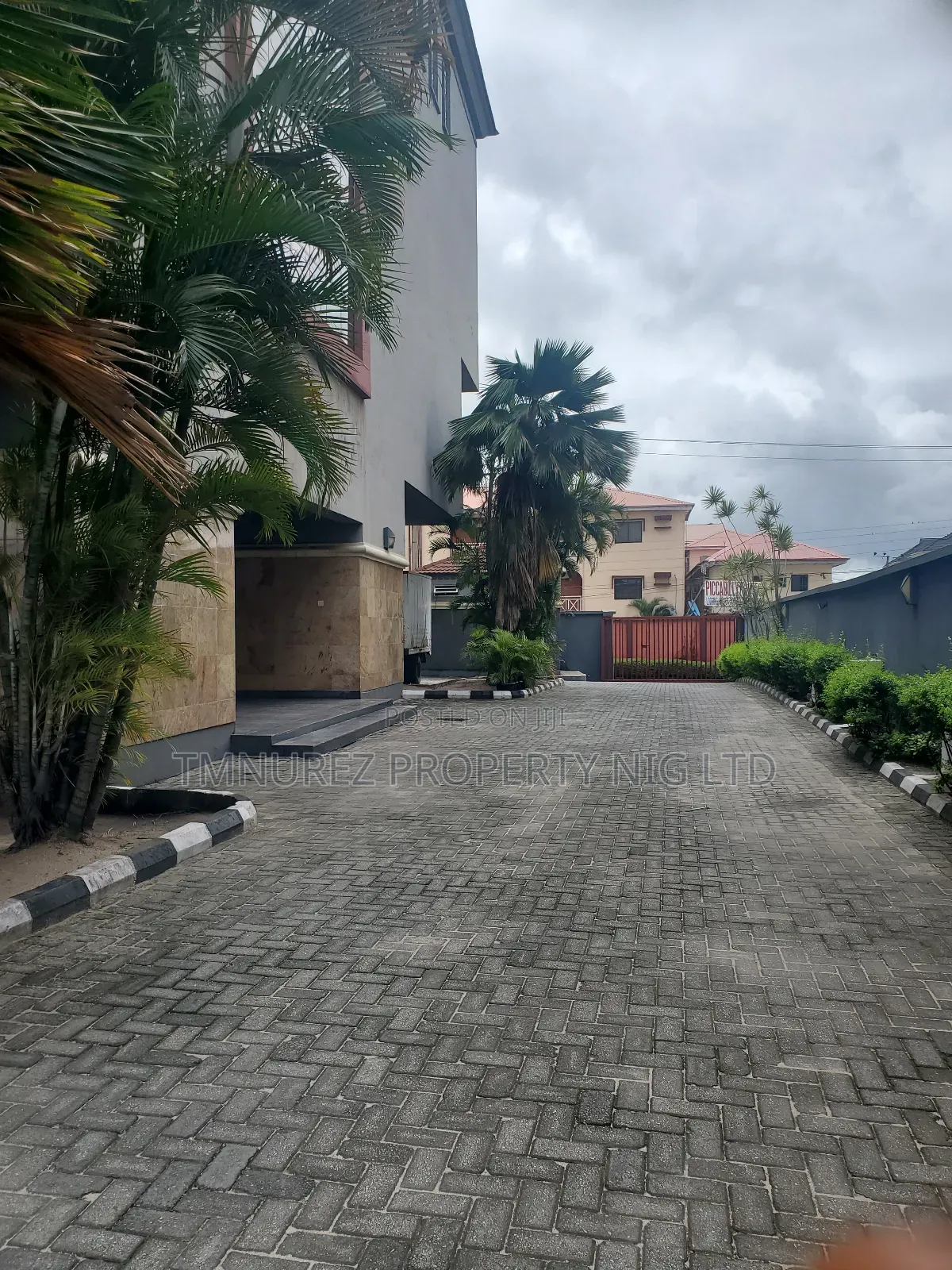 Office Space for Rent at Jakande Axis