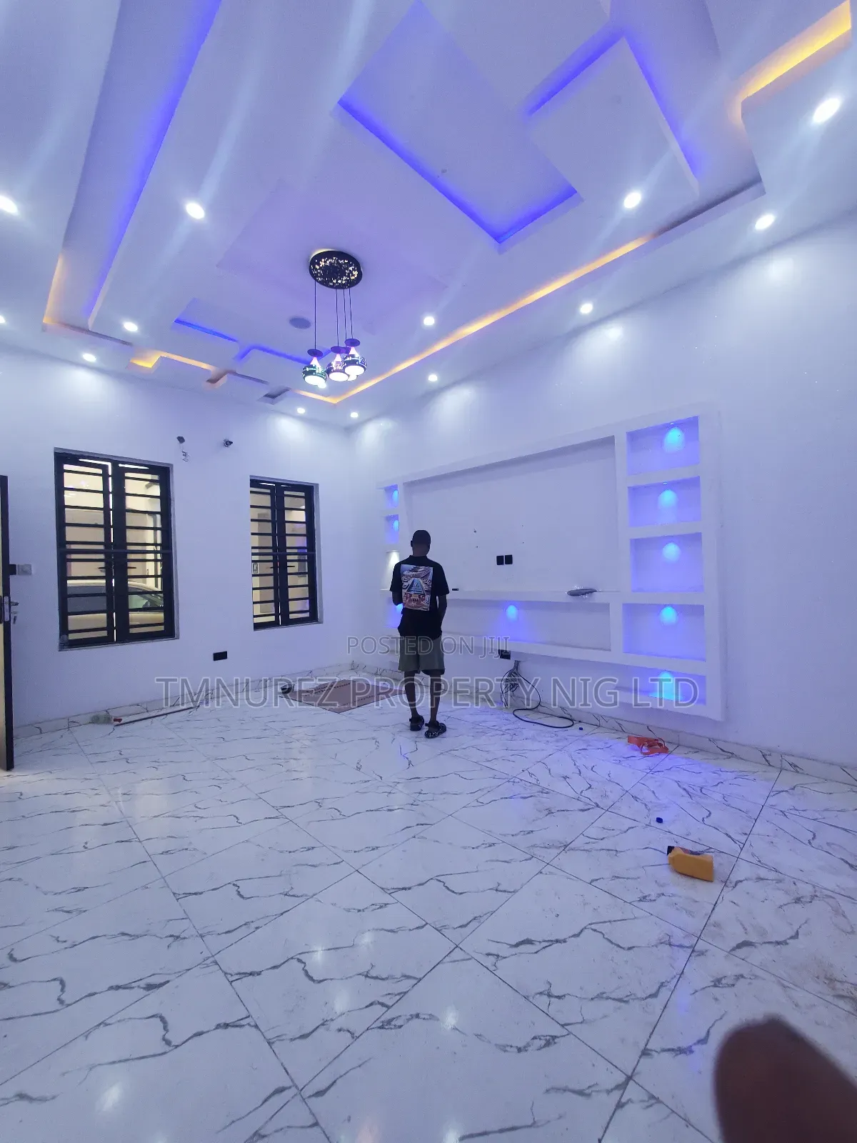 Mini Flat in Westend Estate, Chevron for rent