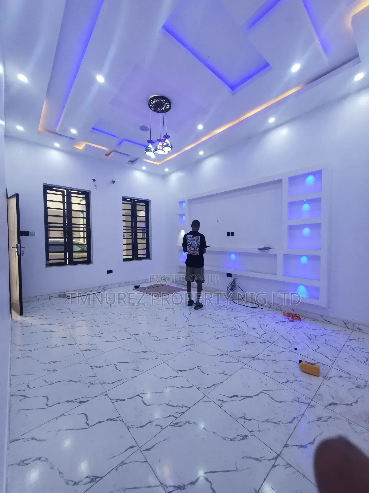 Mini Flat in Westend Estate, Chevron for rent