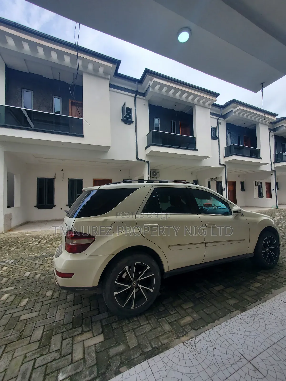 Mini Flat in Westend Estate, Chevron for rent