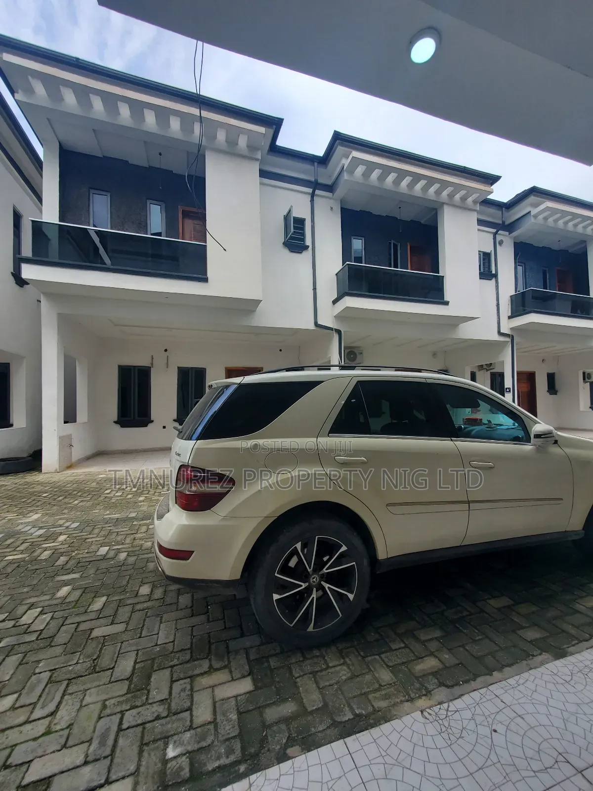 Mini Flat in Westend Estate, Chevron for rent