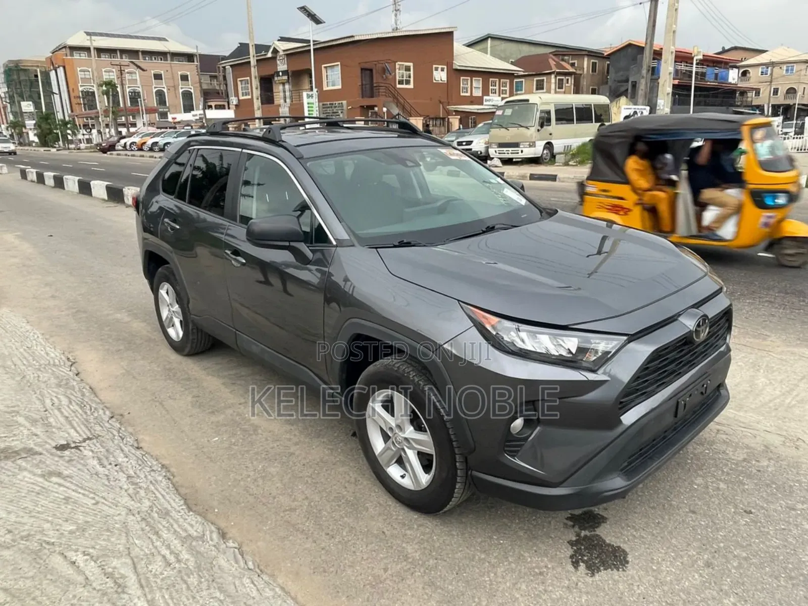 Toyota RAV4 XLE AWD 2019 Gray