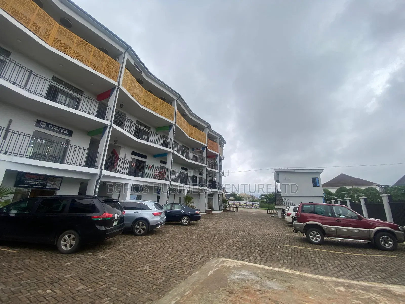 Spacious Shops Office Space for Rent