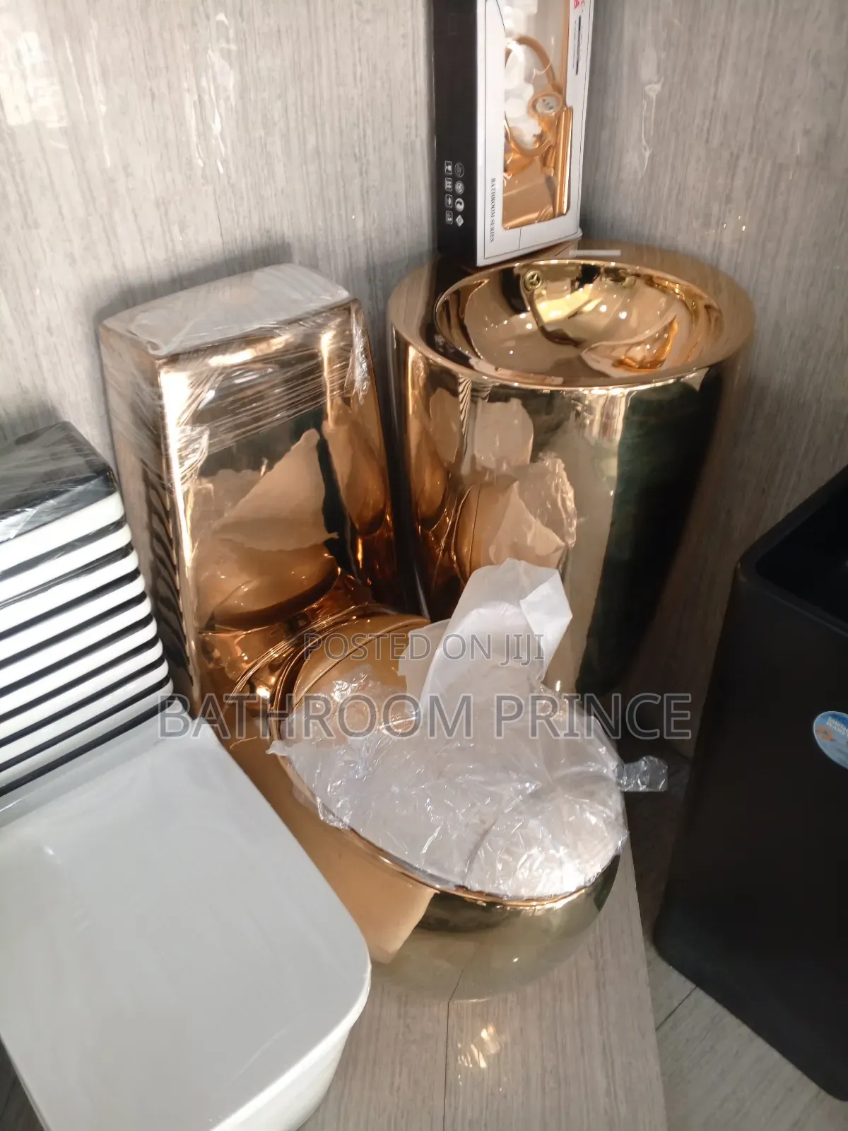 Executive Gold Water Closet With Freestand Basin