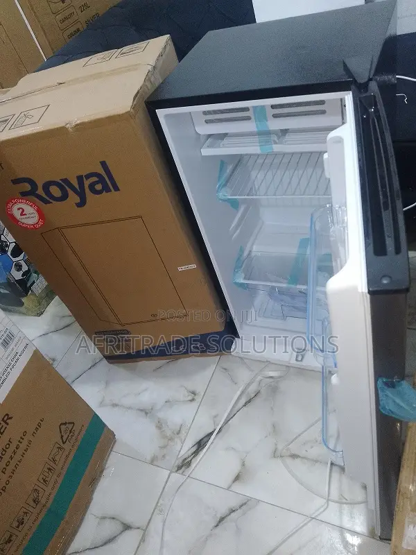 Royal Rref105bf – 105 L Compact Fridge With Light Lock