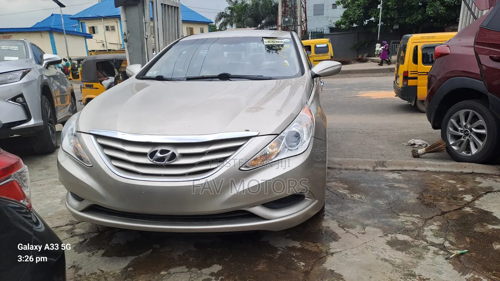 Hyundai Sonata SE 2.0T Sedan FWD (2.0L 4cyl 6A) 2012 Gold