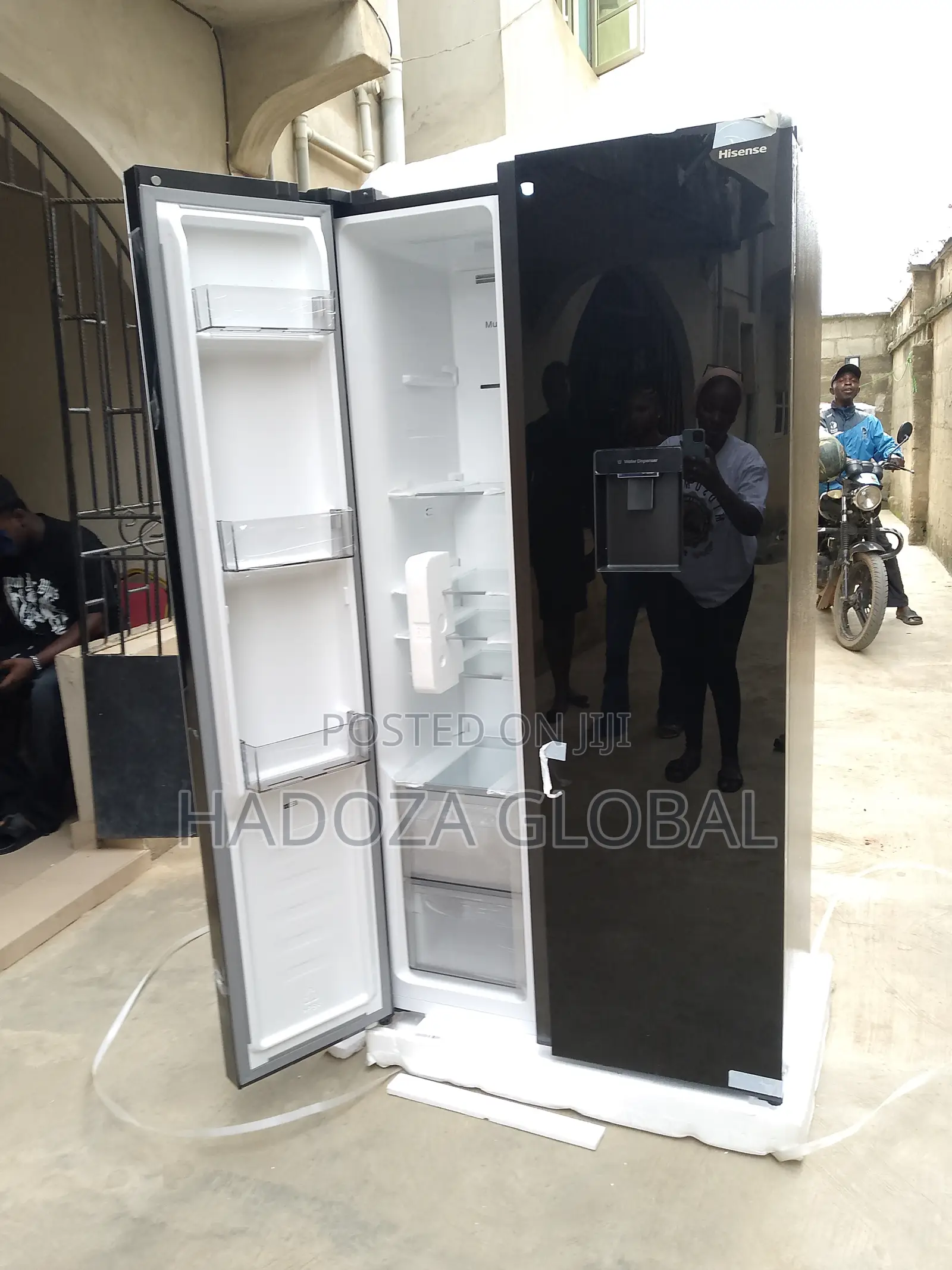 Extra Large Hisense 529l Dual Door Refrigerator + Dispenser