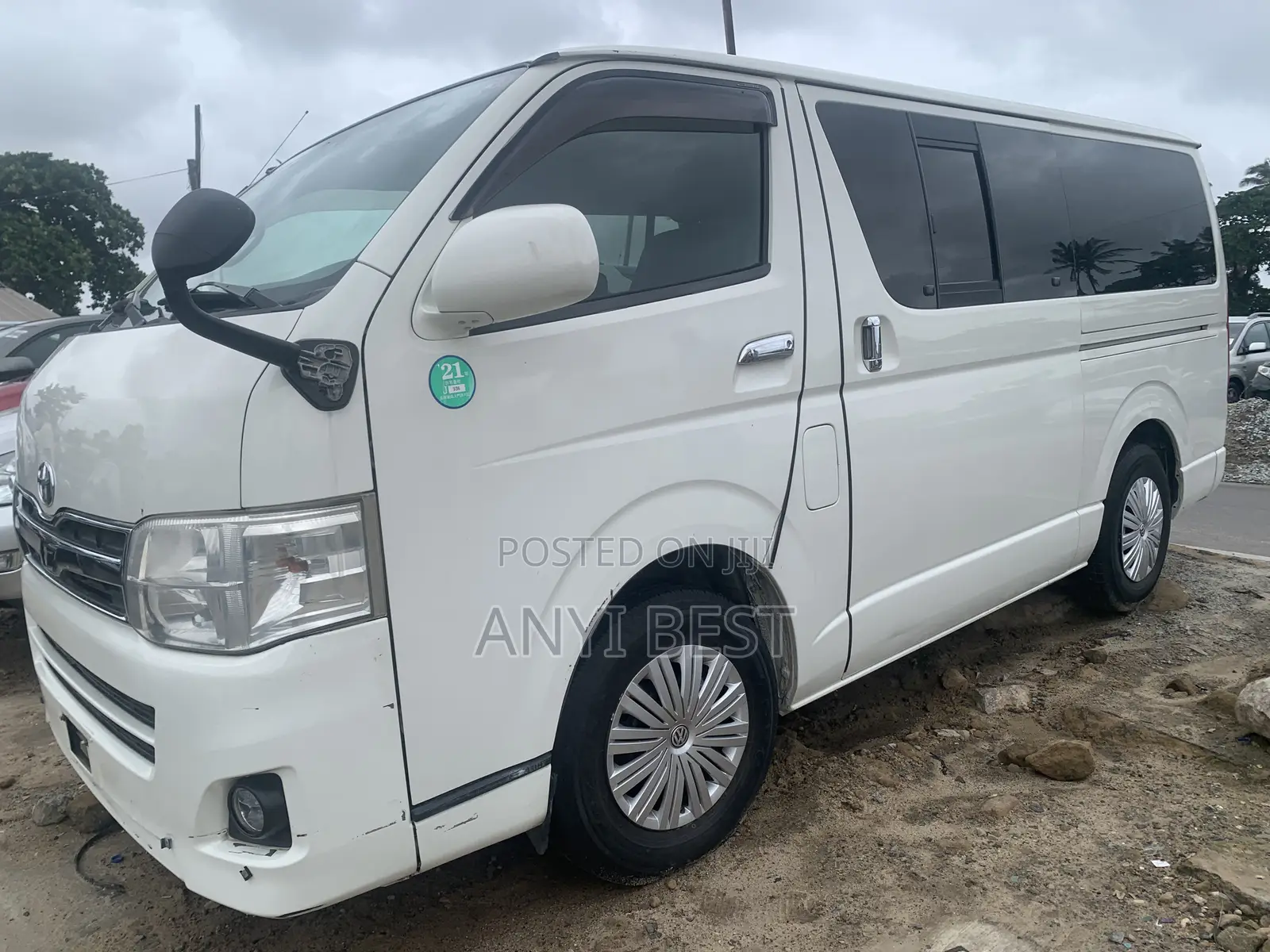 Toyota HiAce 2010 White