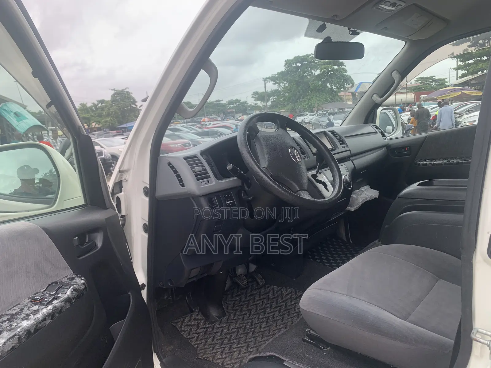 Toyota HiAce 2010 White
