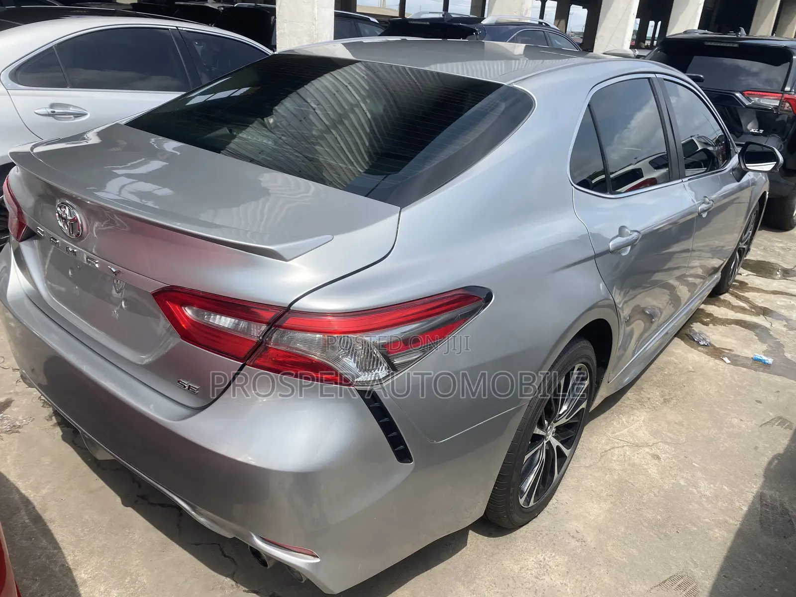 Toyota Camry SE FWD (2.5L 4cyl 8AM) 2018 Silver