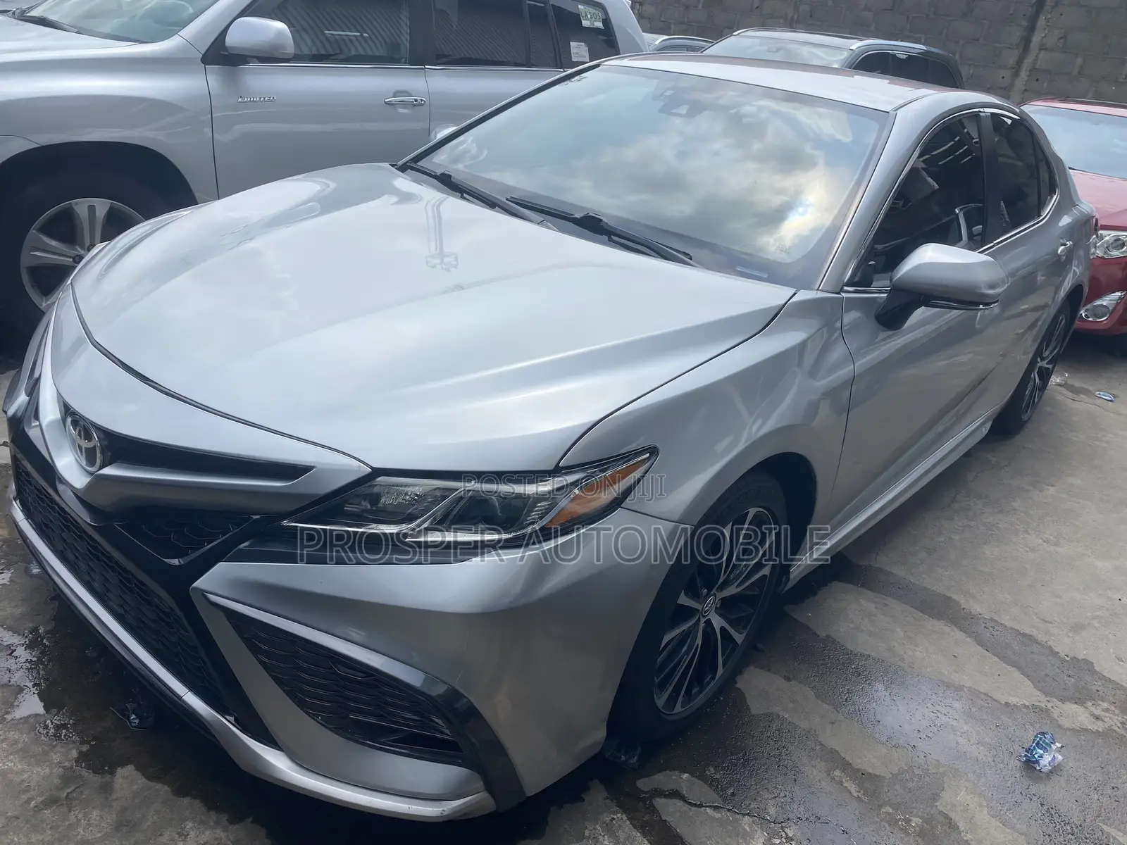Toyota Camry SE FWD (2.5L 4cyl 8AM) 2018 Silver