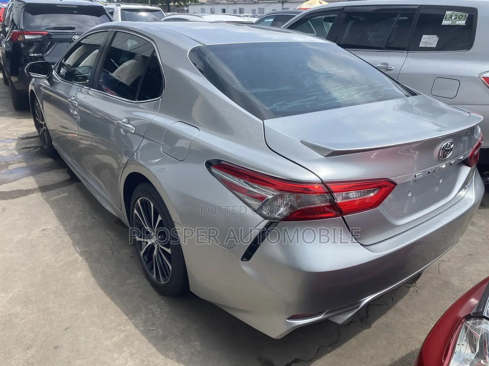 Toyota Camry SE FWD (2.5L 4cyl 8AM) 2018 Silver