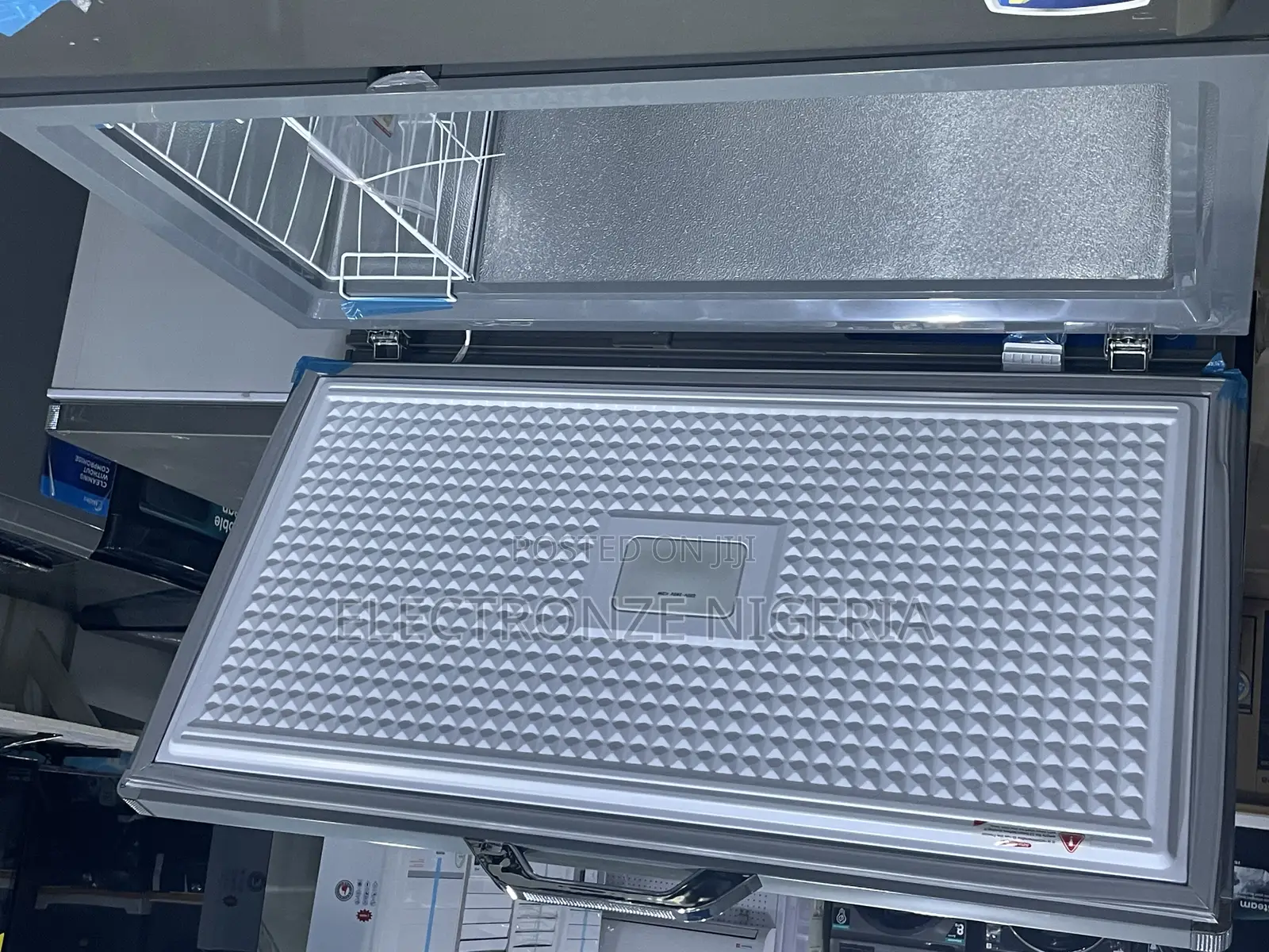 Scanfrost Chest Freezer 250l