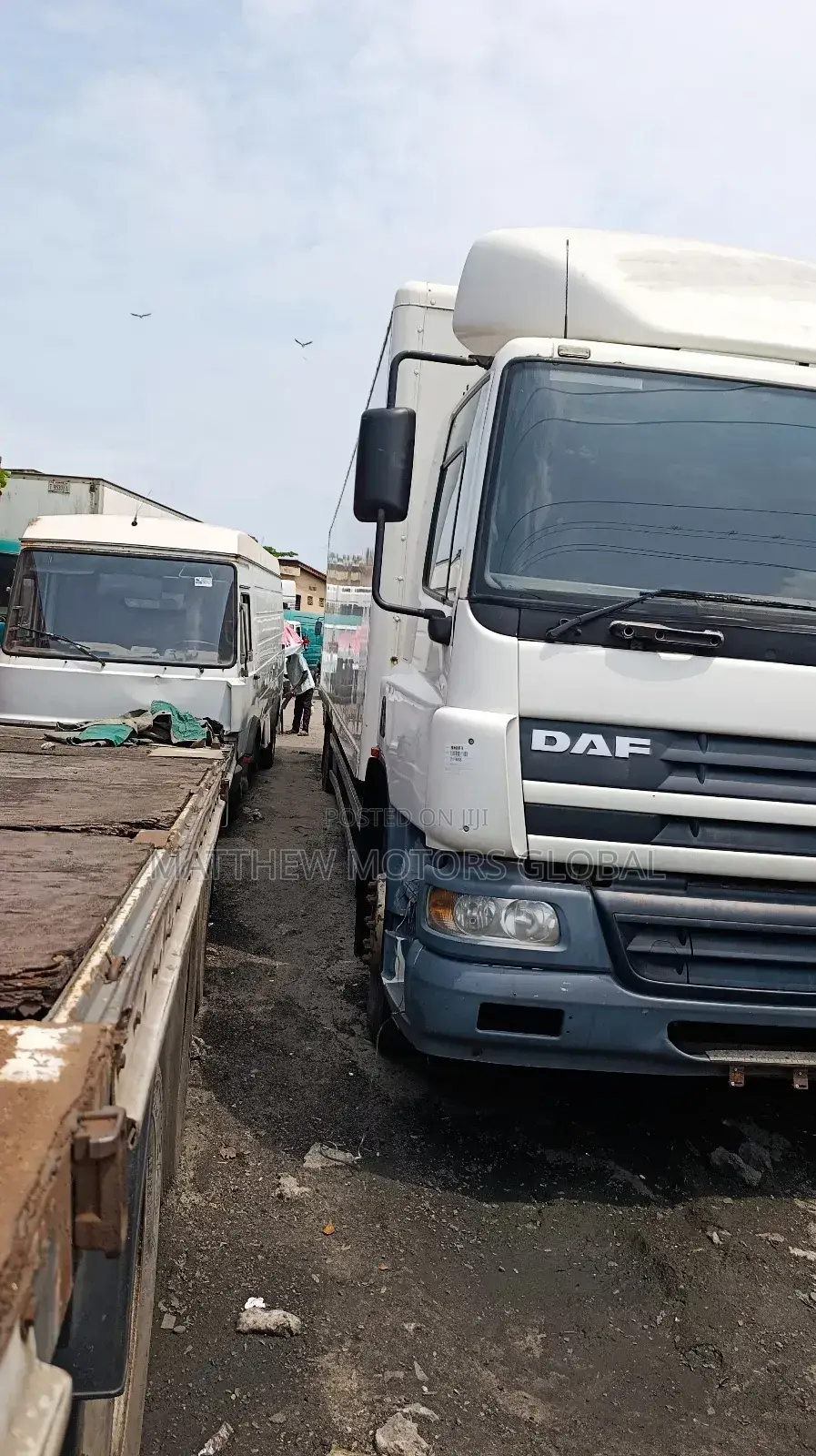 Super Clean Foreign Used Daf 75 Cf Truck Container Body