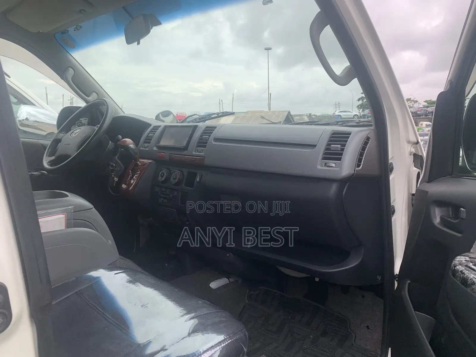 Toyota HiAce 2010 White