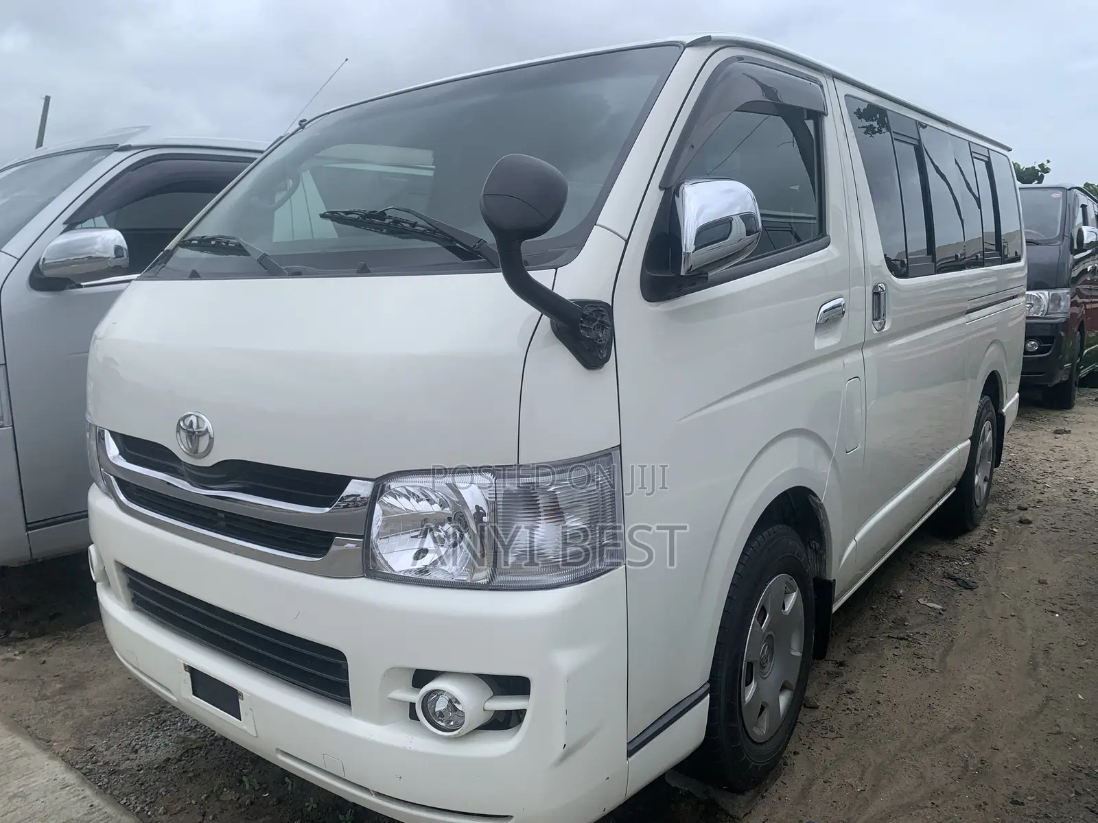 Toyota HiAce 2010 White
