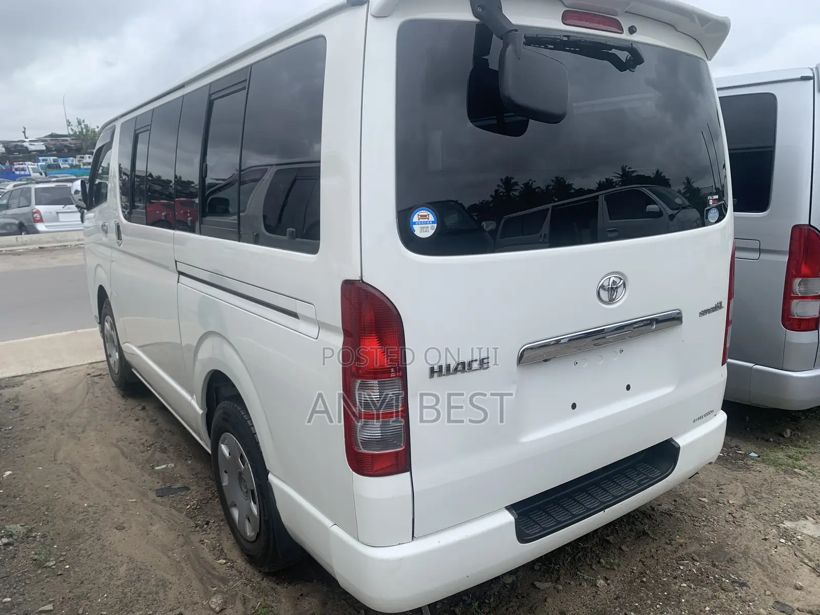 Toyota HiAce 2010 White