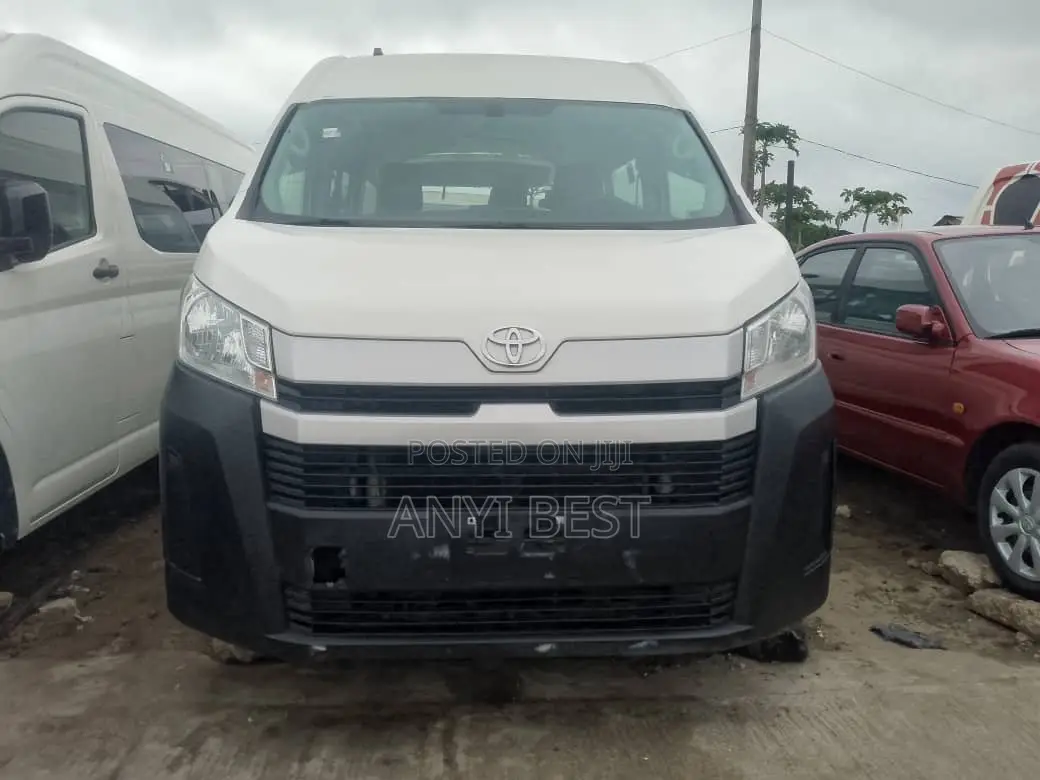 Toyota HiAce 2021 White