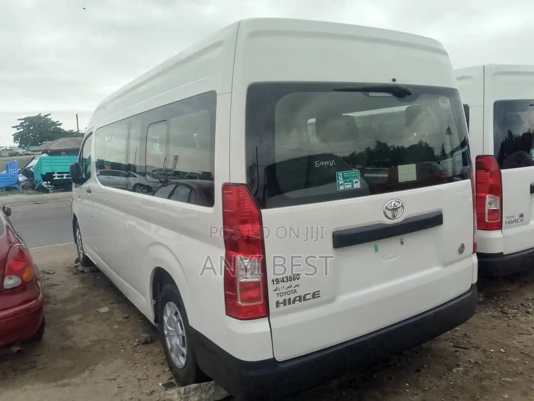 Toyota HiAce 2021 White
