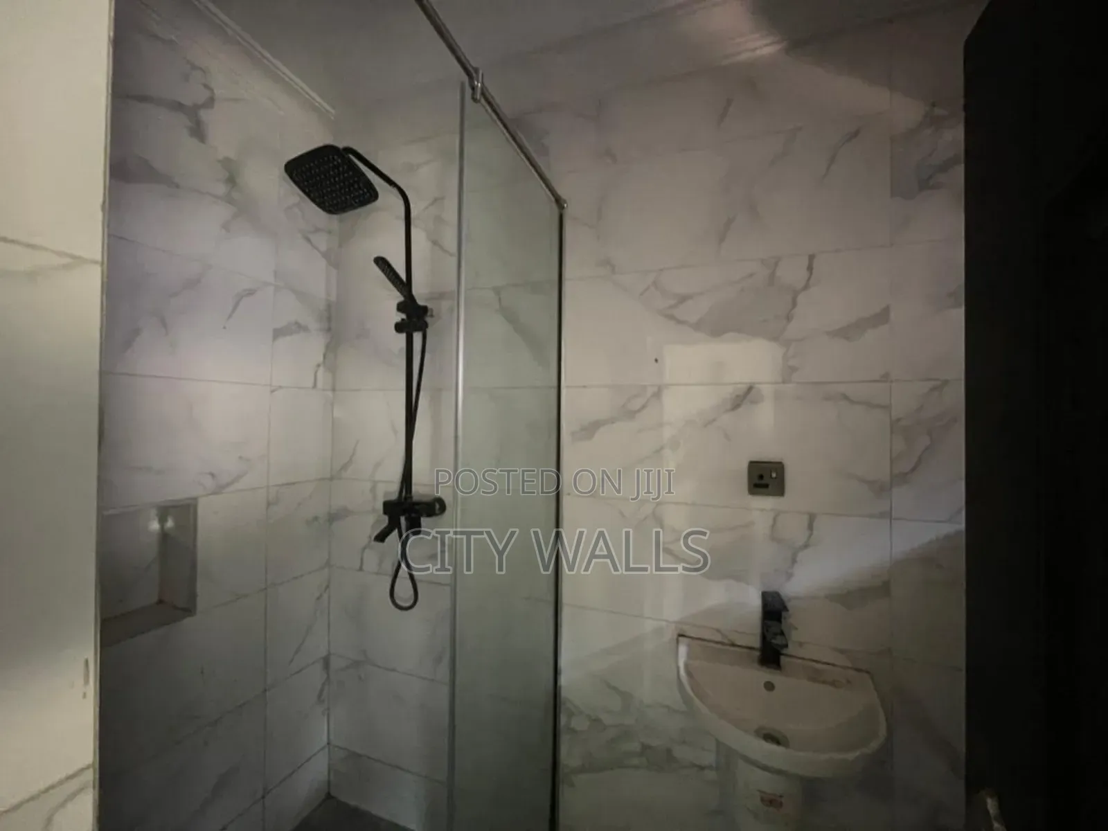 3bdrm Block of Flats in Lekki Phase 1 for rent