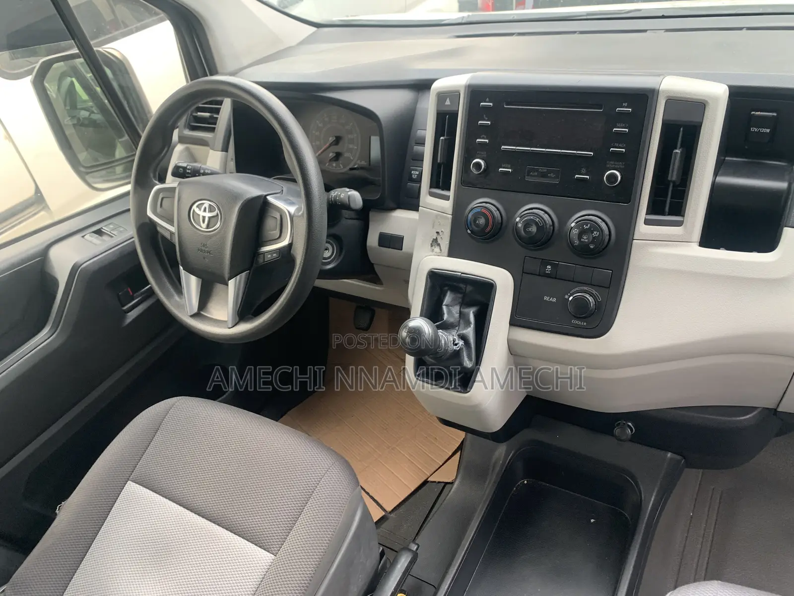 Toyota HiAce 2021 White