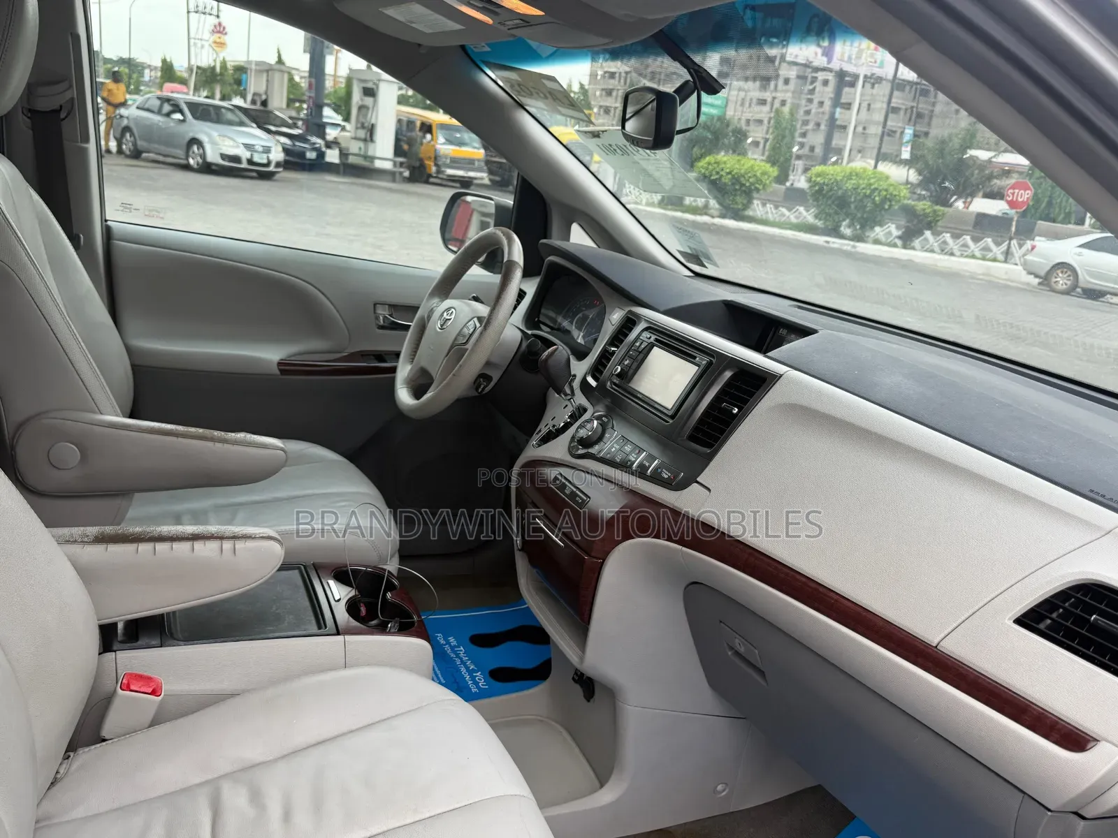Toyota Sienna XLE FWD 8-Passenger 2013 Silver