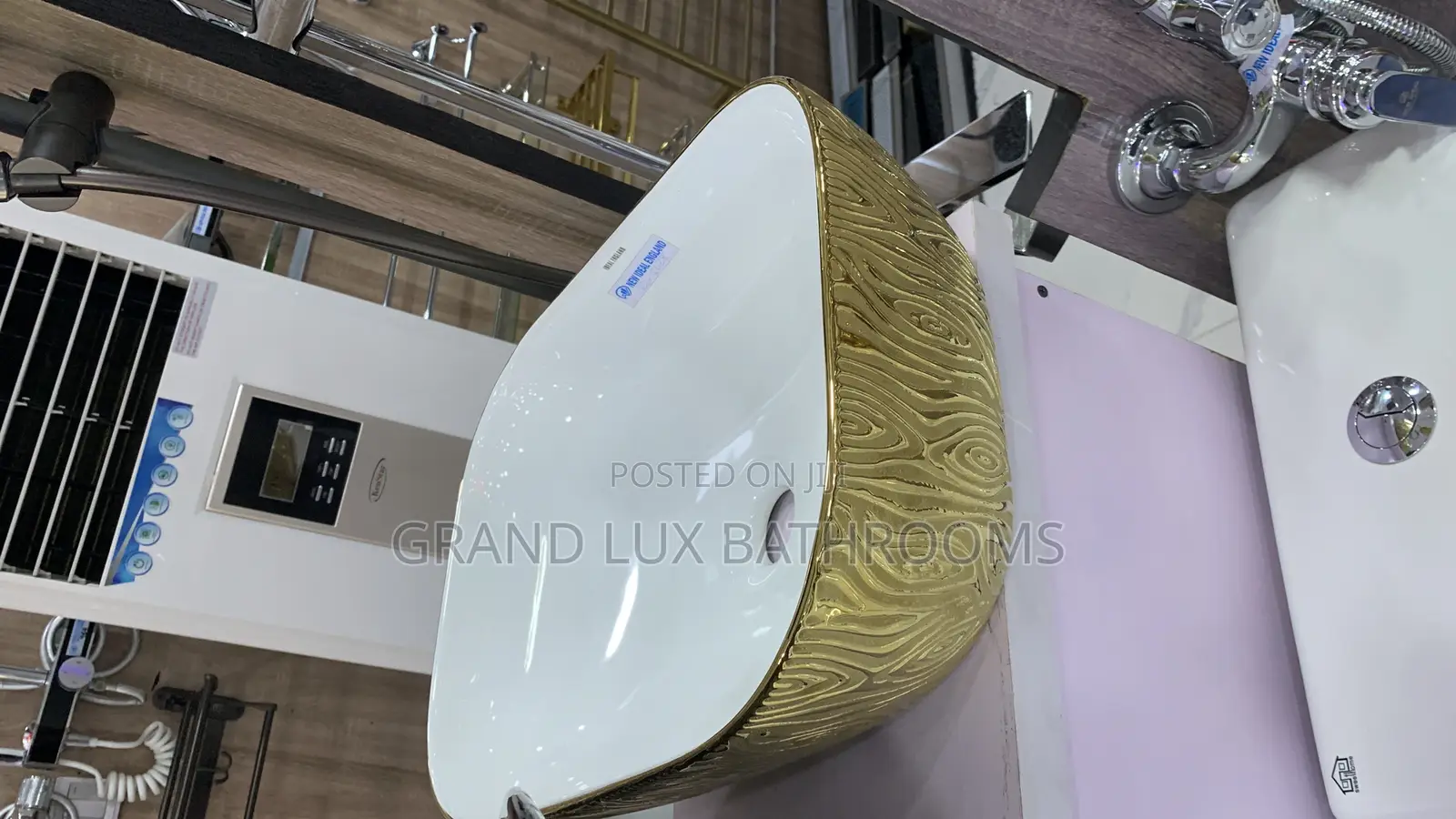 Luxury Gold-Patterned Ceramic Countertop Basin