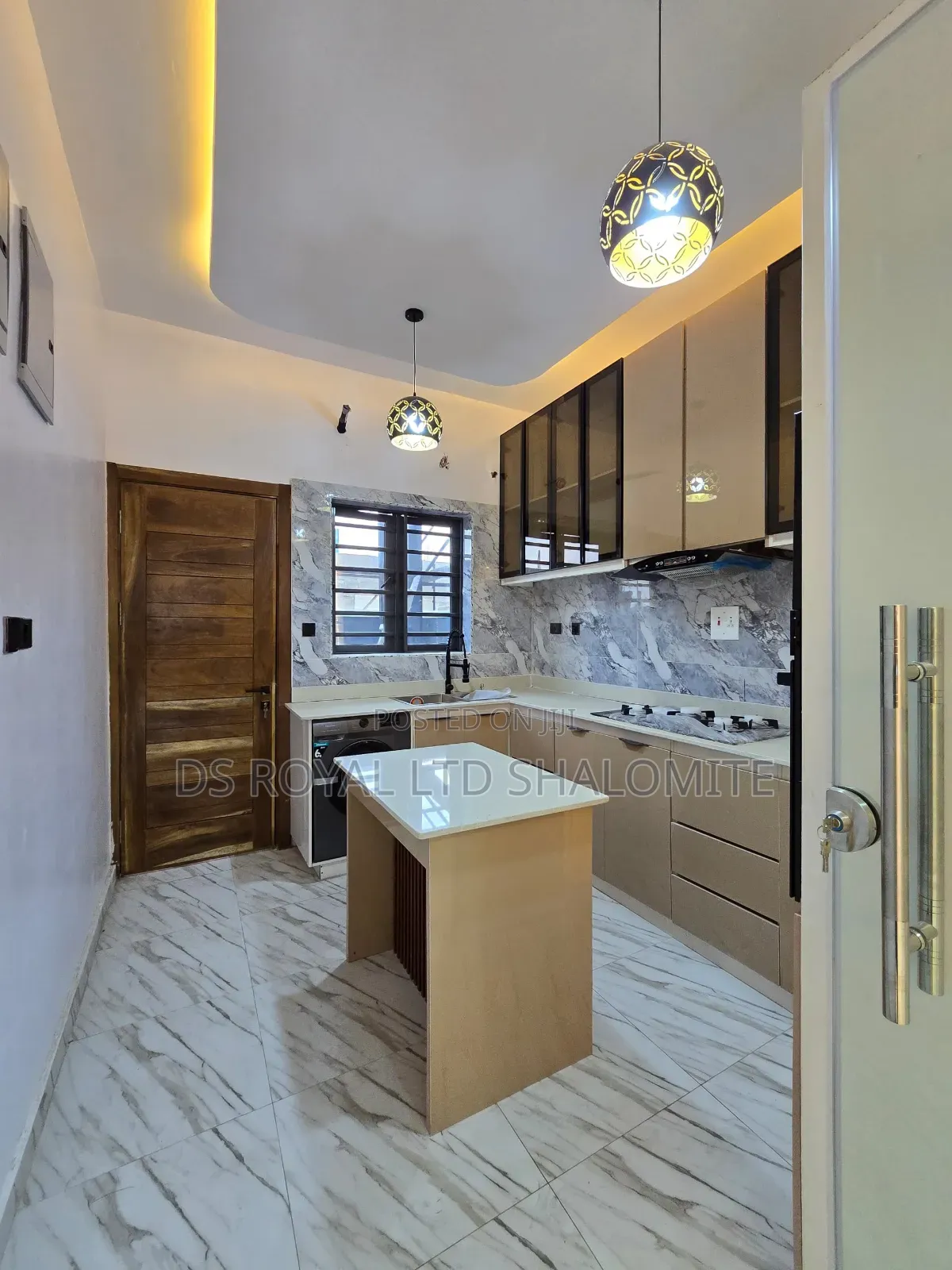 4bdrm Duplex in Lagos Island / Lagos Island for sale