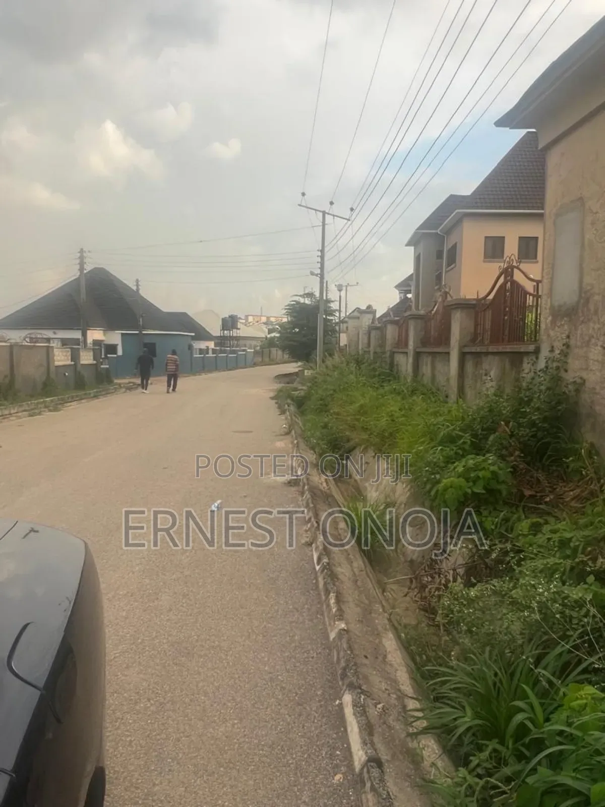 Land for Sale 800sqm in an Estate