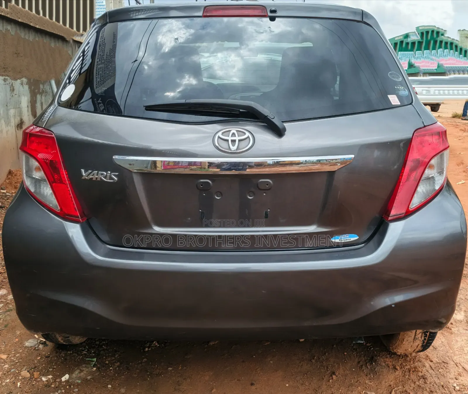 Toyota Yaris LE Hatchback 3dr 2012 Gray