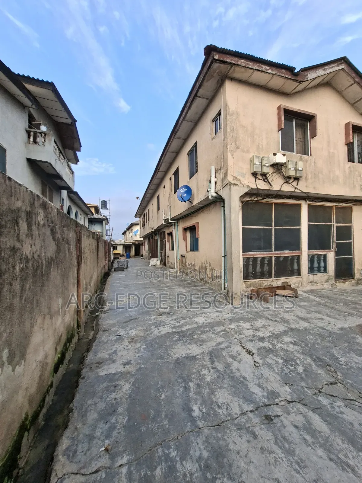 3bdrm Block of Flats in Ago Palace for sale
