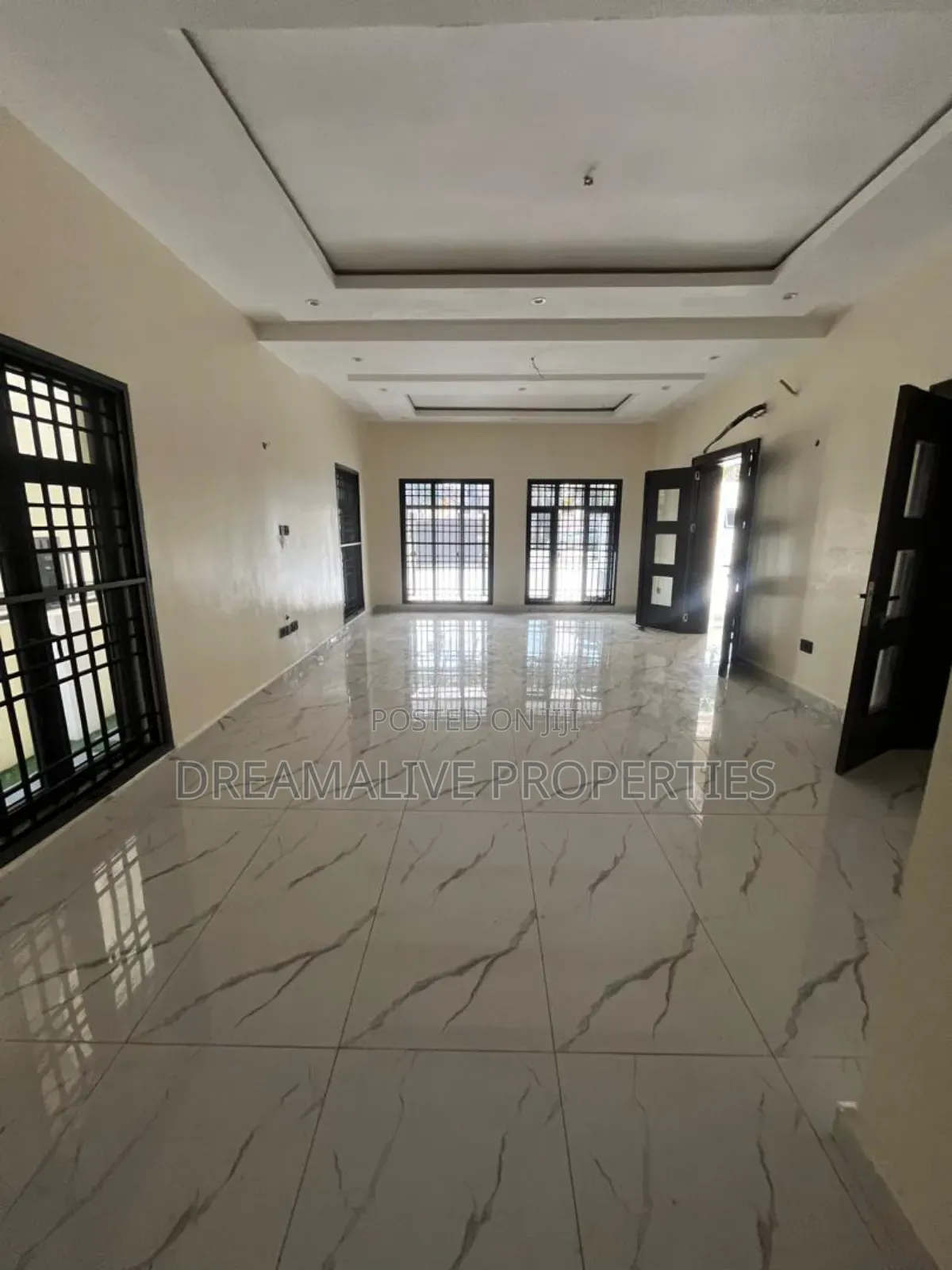 5bdrm Duplex in An Estate, Gwarinpa for sale