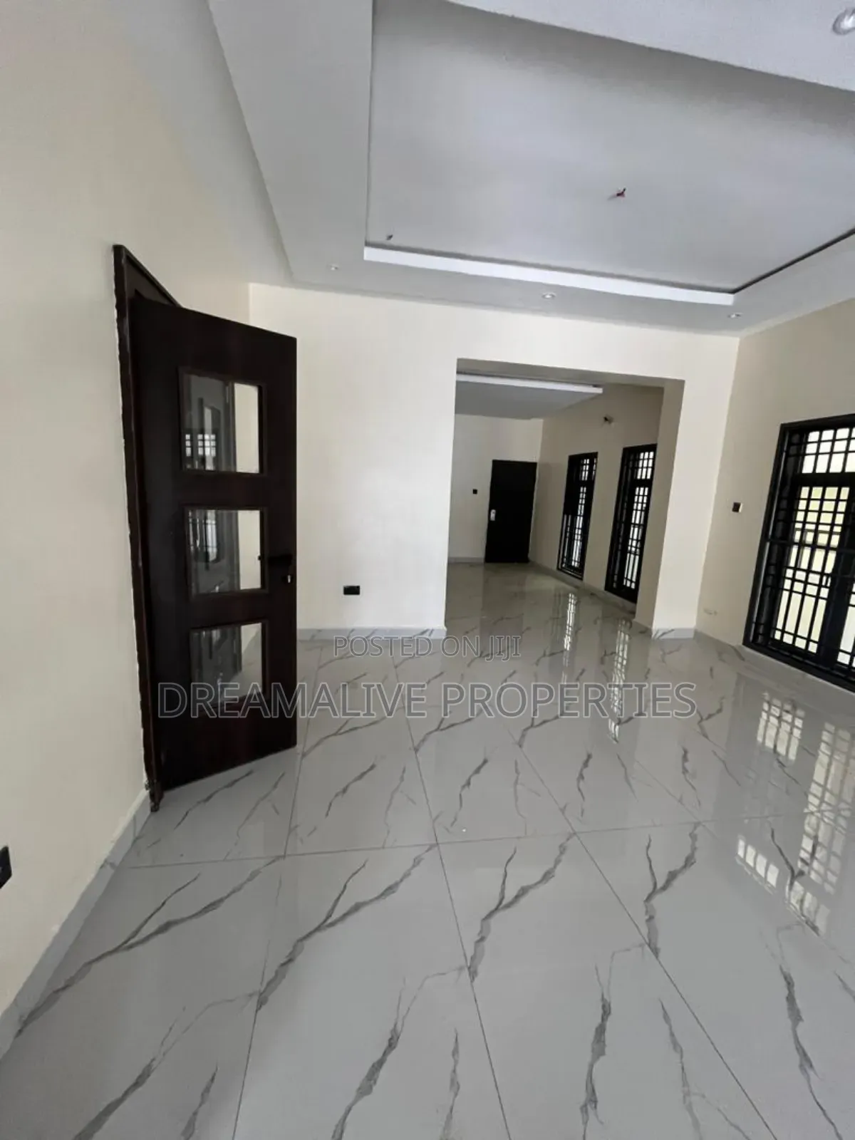 5bdrm Duplex in An Estate, Gwarinpa for sale