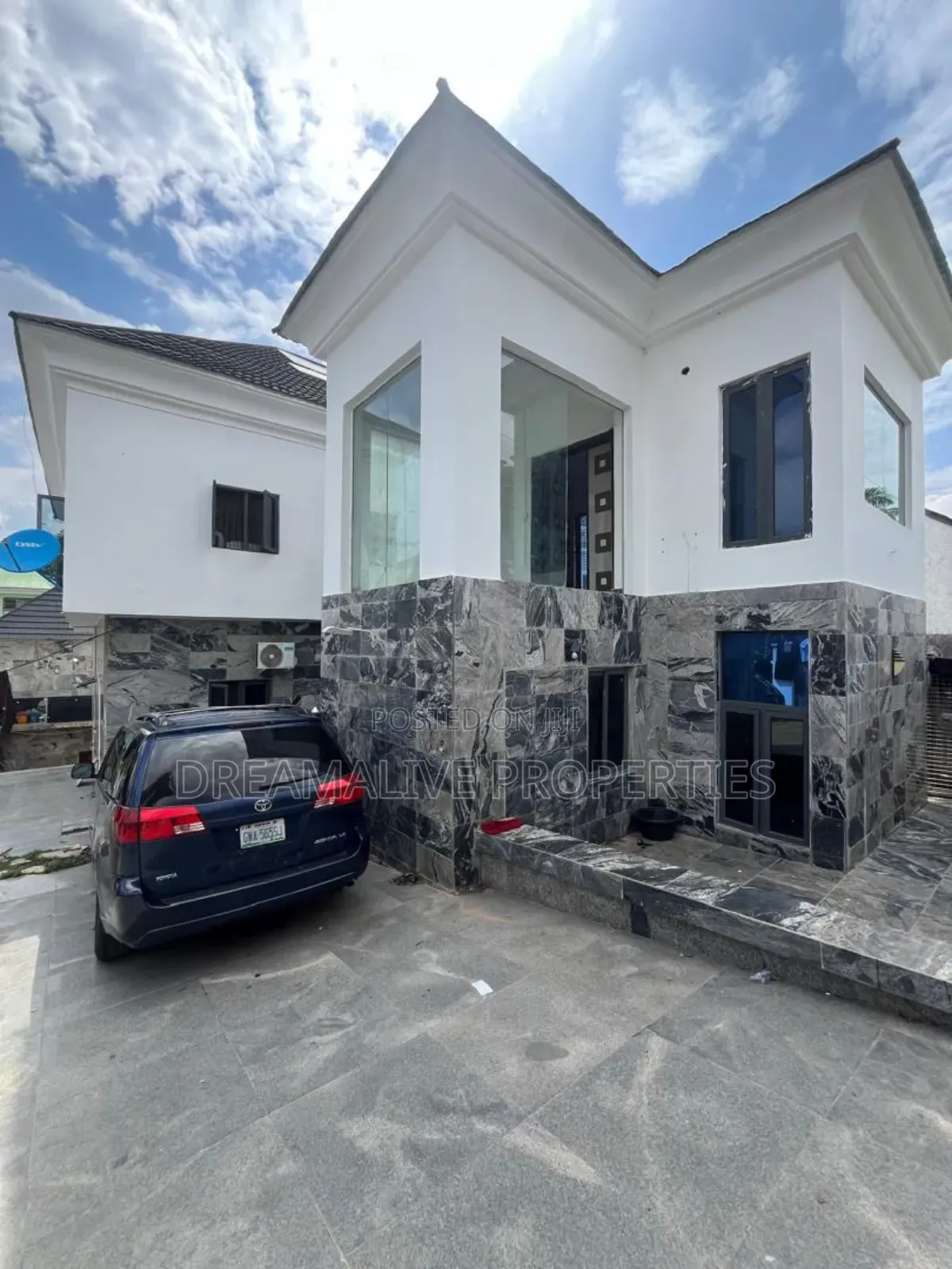 5bdrm Duplex in An Estate, Gwarinpa for sale