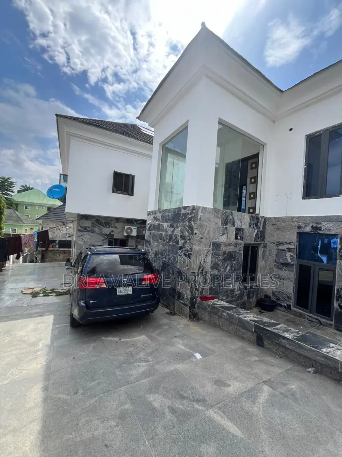 5bdrm Duplex in An Estate, Gwarinpa for sale