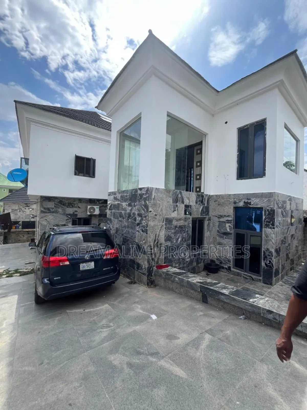 5bdrm Duplex in An Estate, Gwarinpa for sale