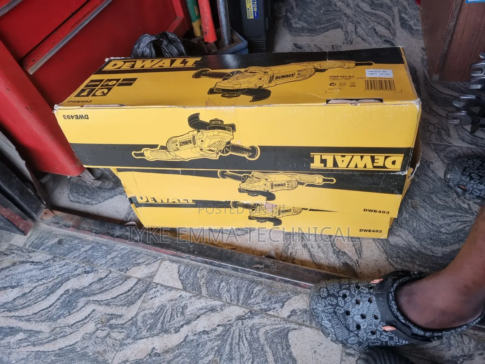 9" Dewalt Angle Grinder