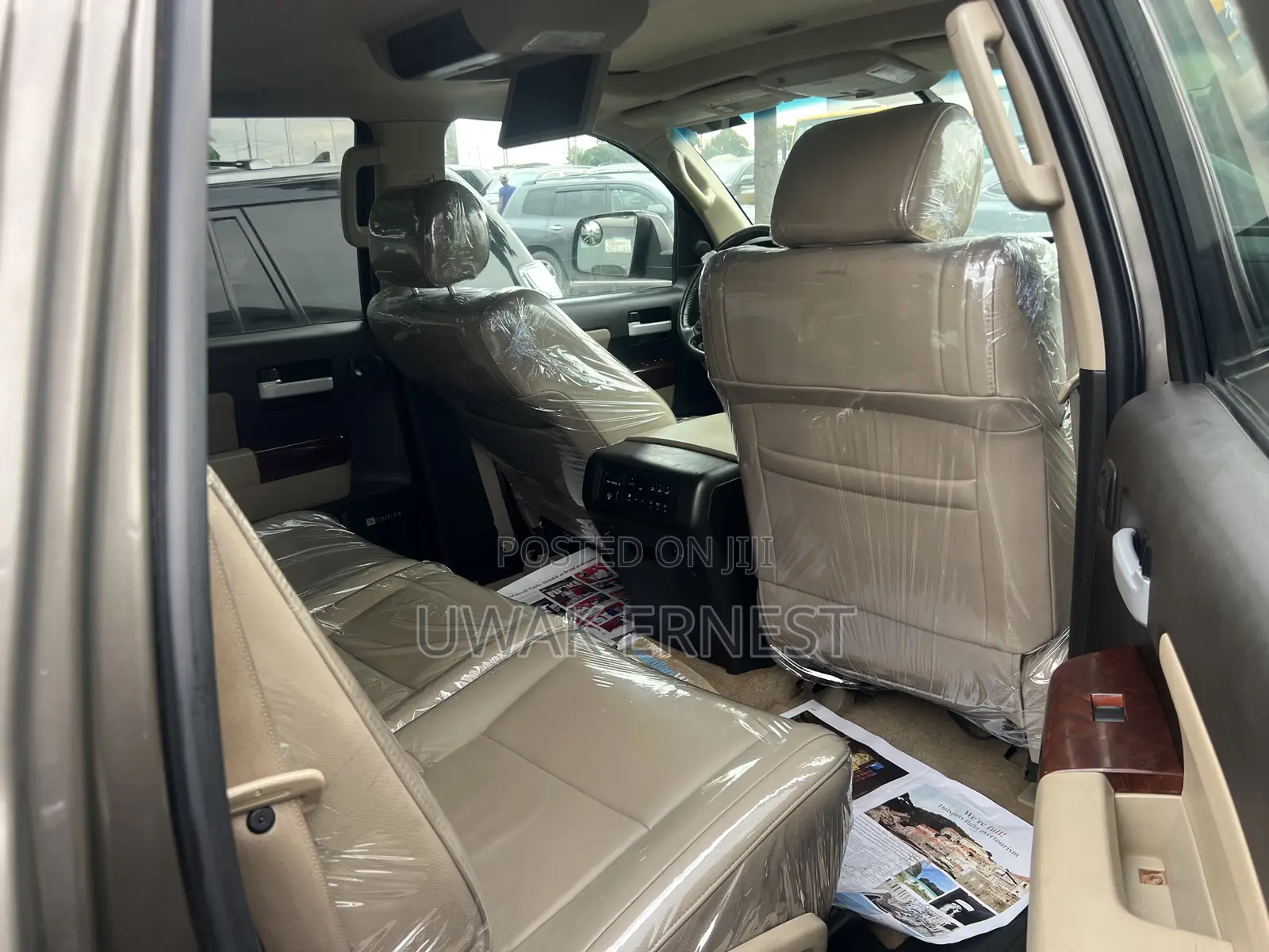 Toyota Sequoia Limited 4dr SUV 4WD (5.7L 8cyl 6A) 2010 Gray