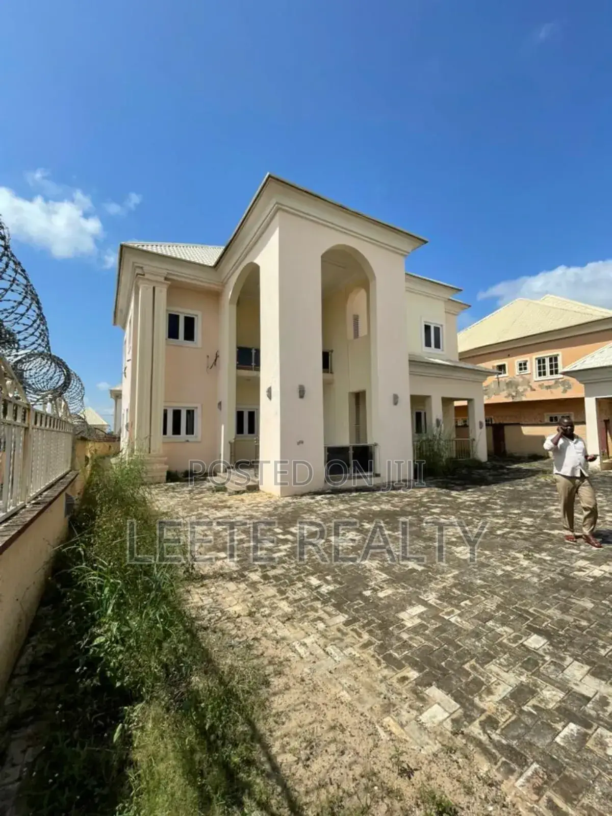 5bdrm Duplex in Lokogoma for sale