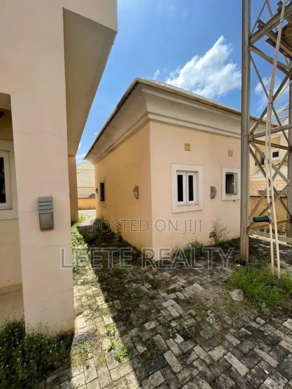 5bdrm Duplex in Lokogoma for sale