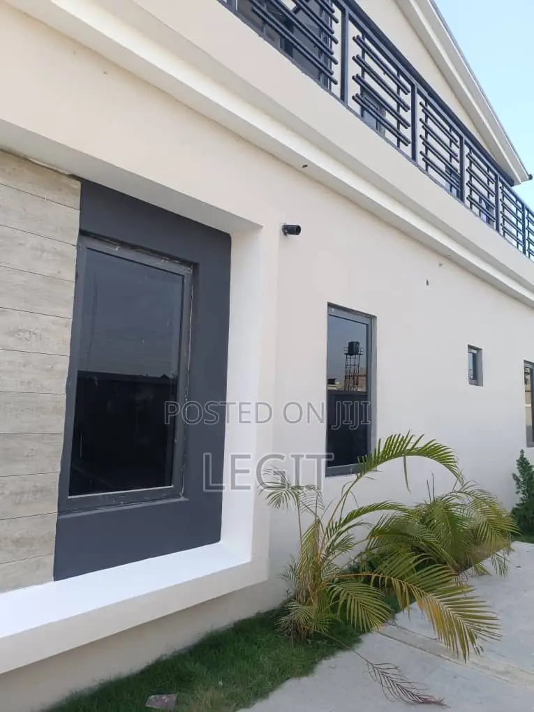5bdrm Duplex in Seman Estate, Lugbe District for sale