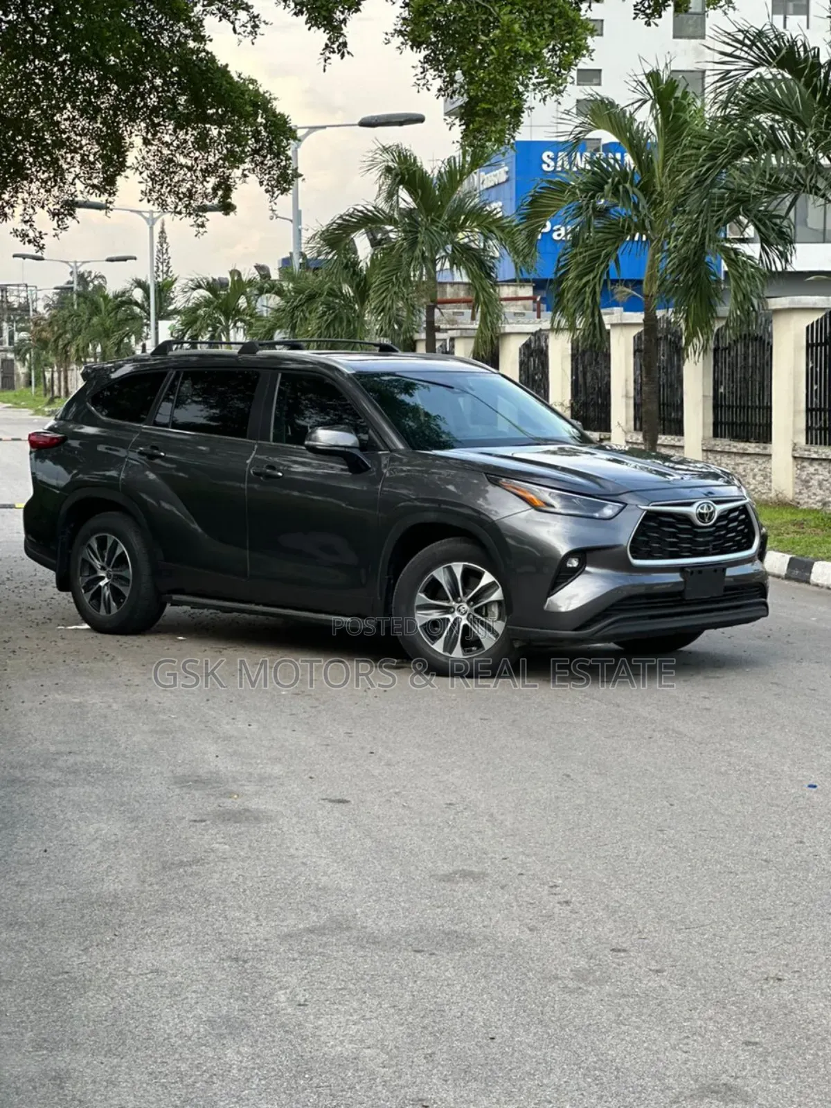 Toyota Highlander XLE AWD 2023 Gray