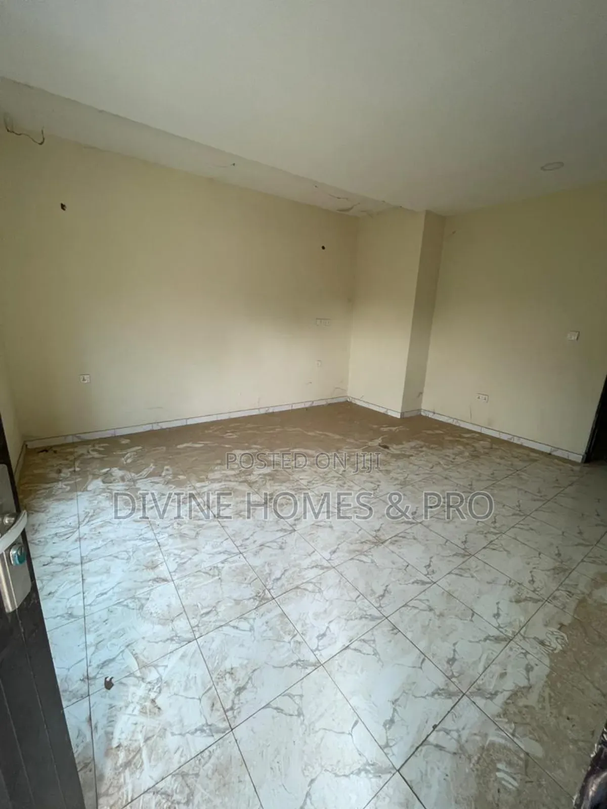 3bdrm Duplex in Berger Clinic, Life Camp for sale