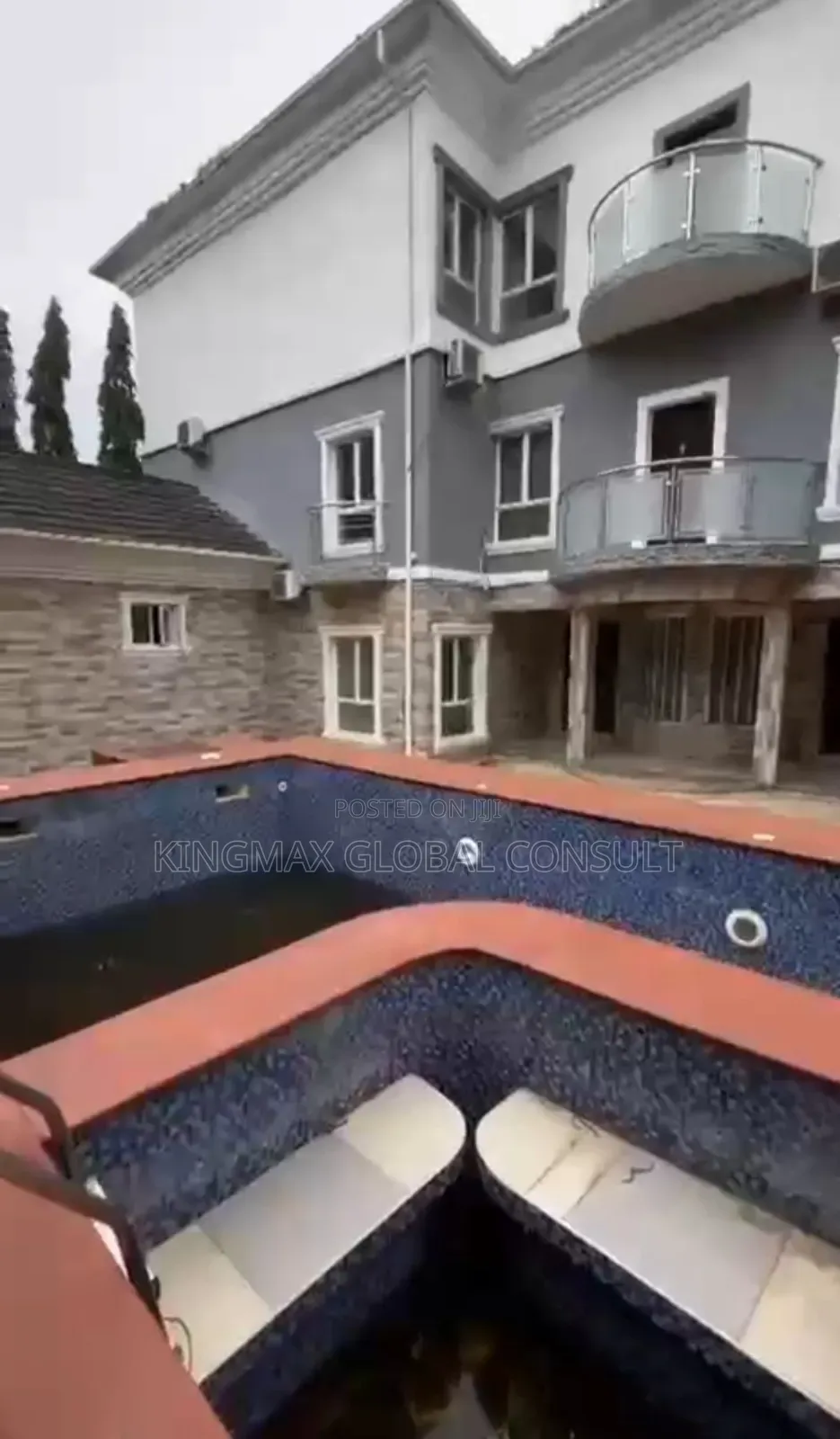 Furnished 7bdrm Duplex in Minister Quarters for sale