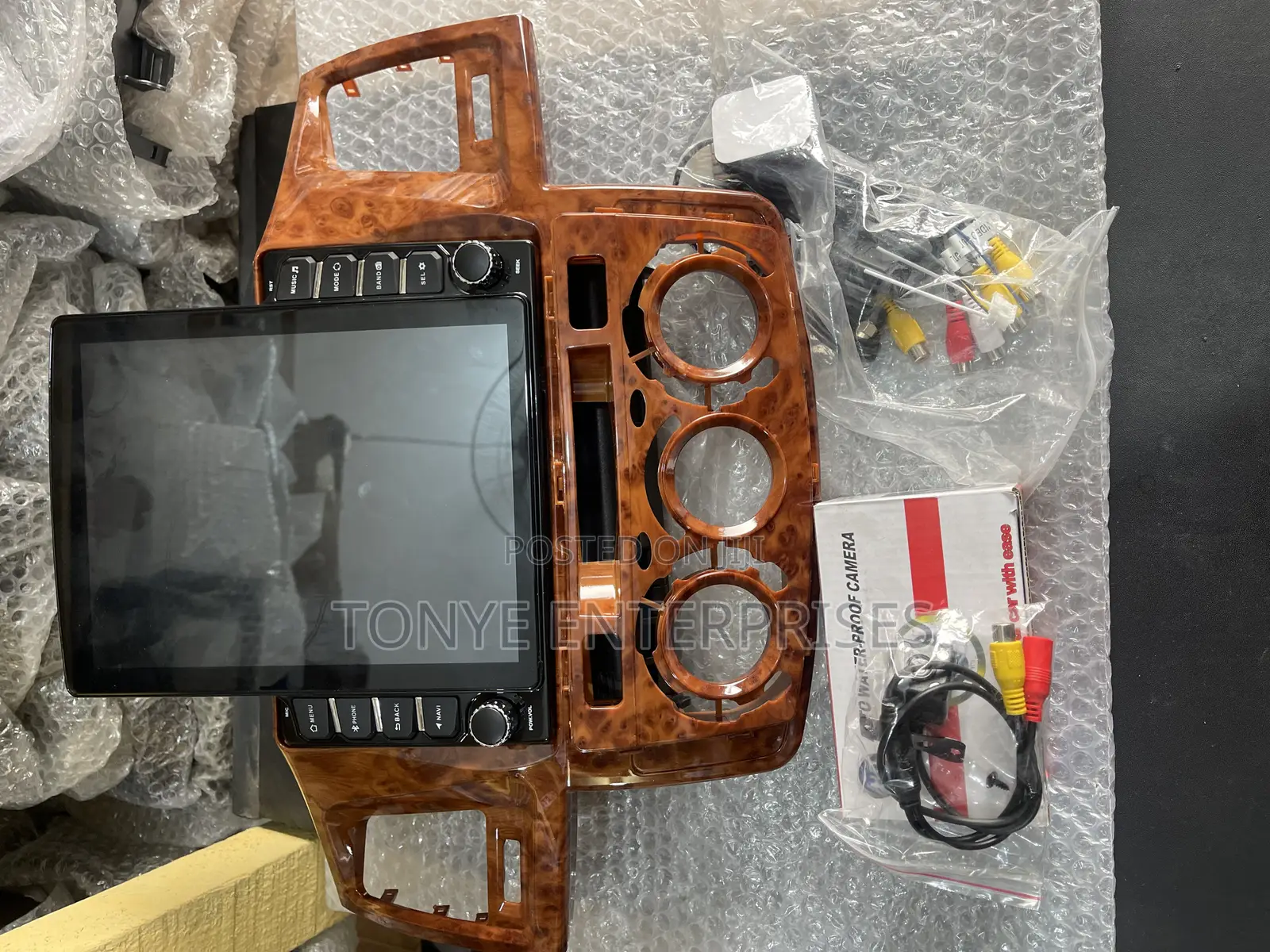 Toyota Hilux Formica Semi Tesla Andriod Player