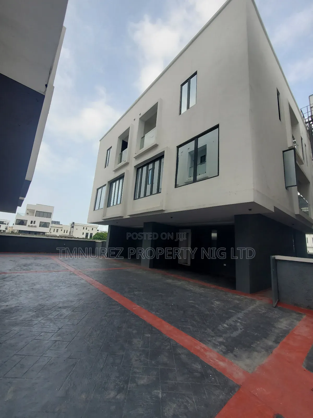 Furnished 4bdrm Duplex in Orchid, Chevron for sale