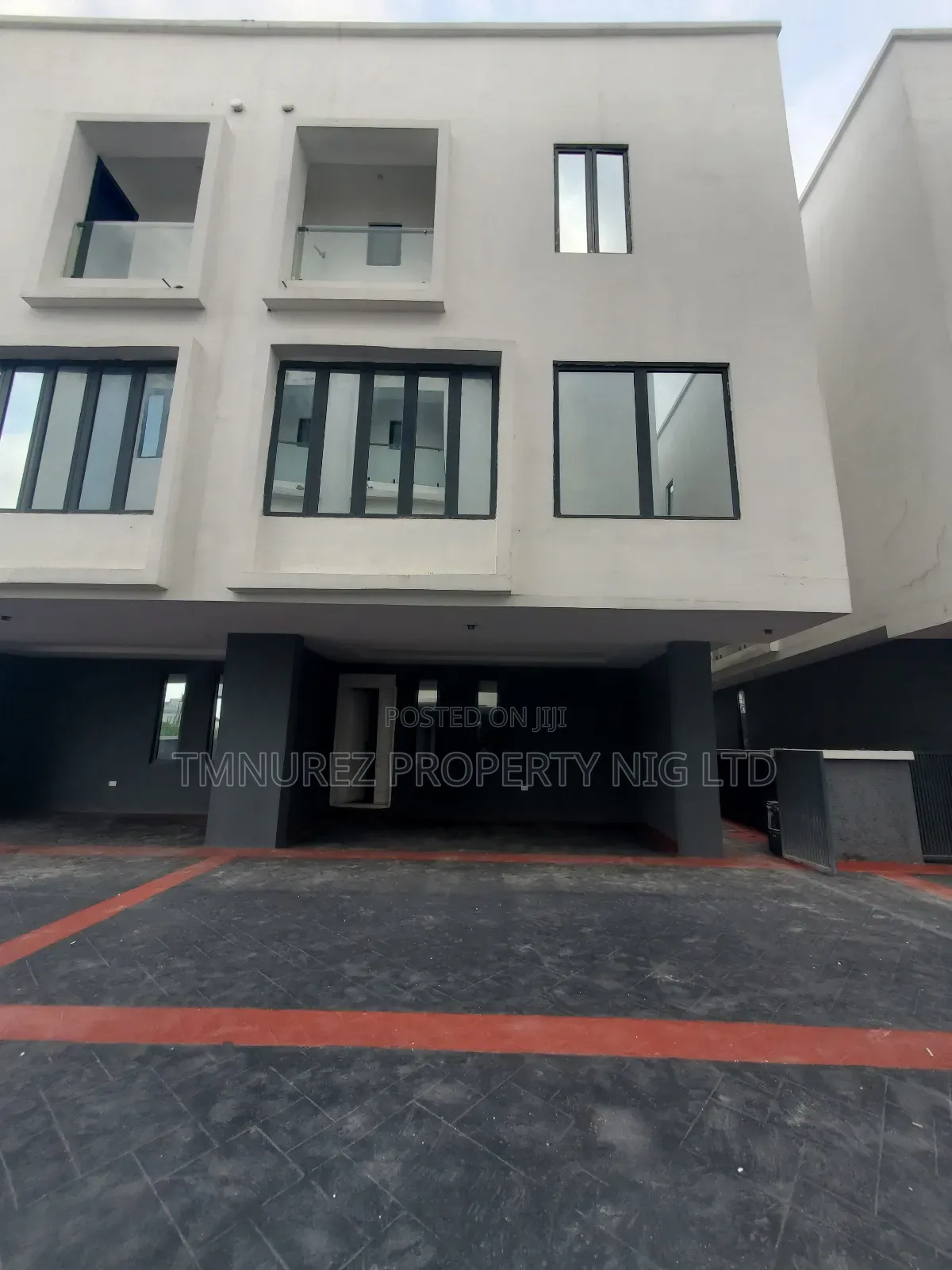 Furnished 4bdrm Duplex in Orchid, Chevron for sale